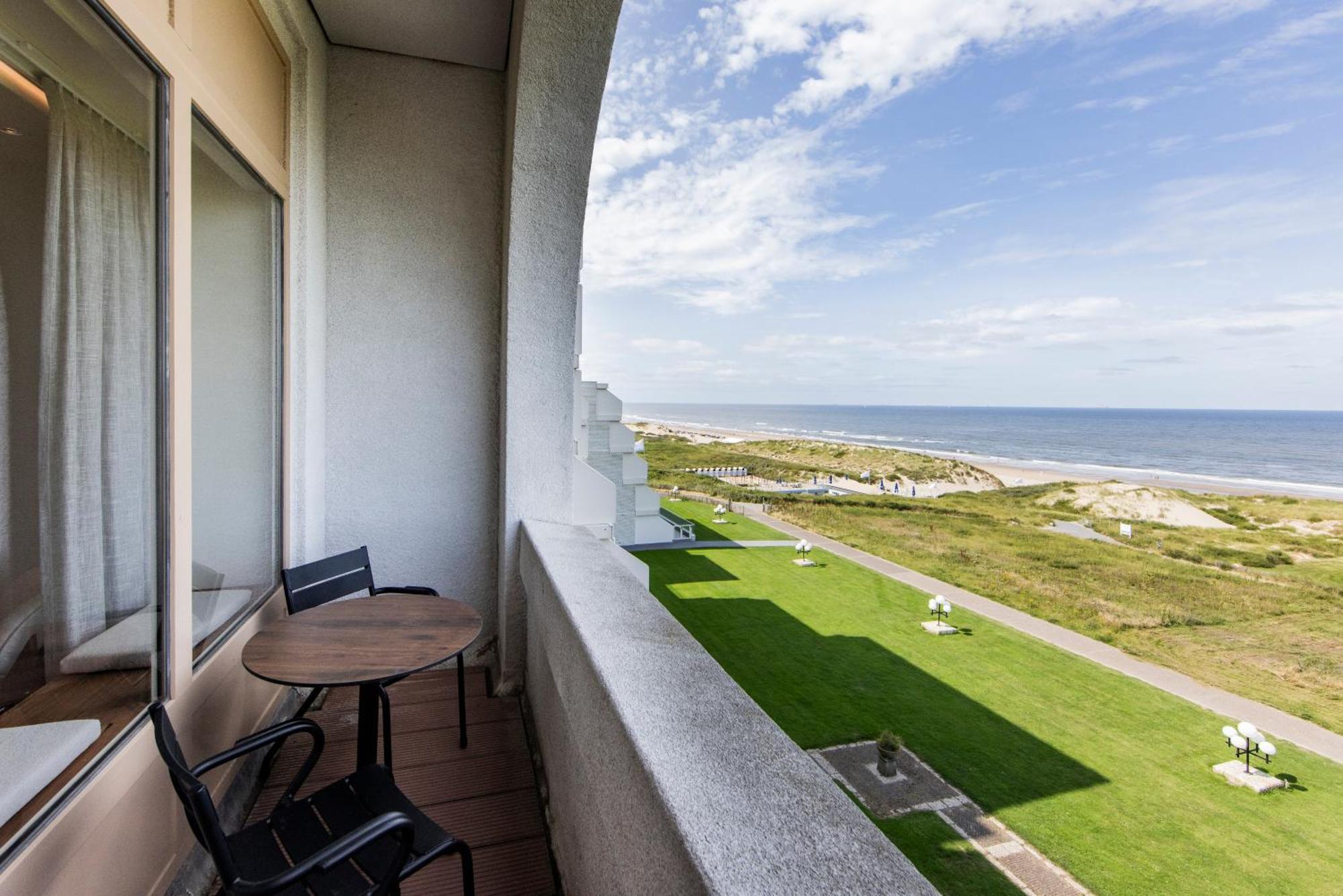 Grand Hotel Huis Ter Duin ノールトウェイク 部屋 写真 Balcony of a hotel room