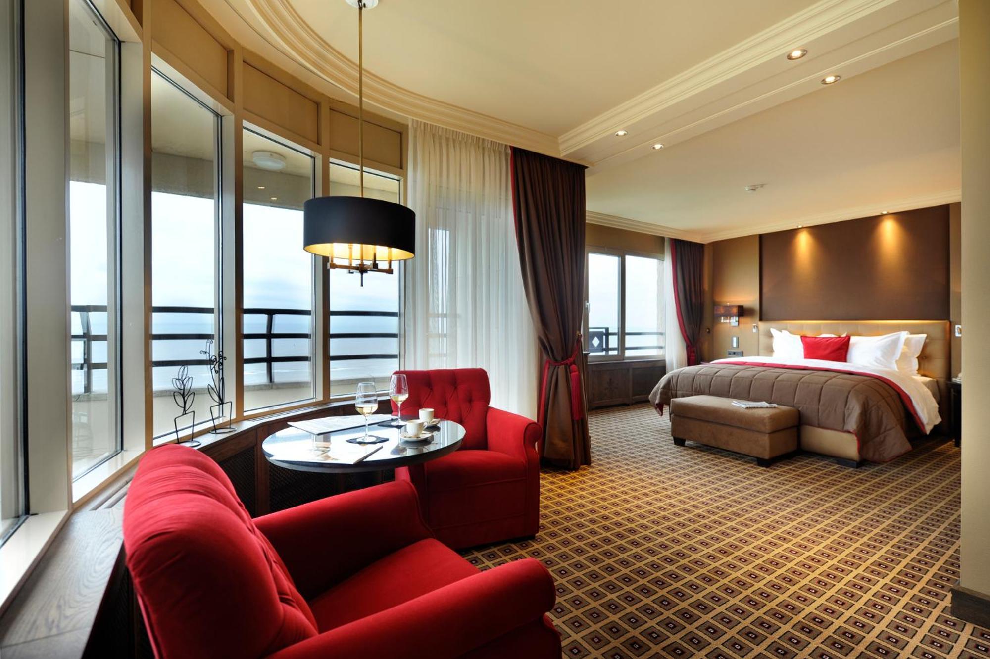 Grand Hotel Huis Ter Duin ノールトウェイク エクステリア 写真 A suite at the hotel
