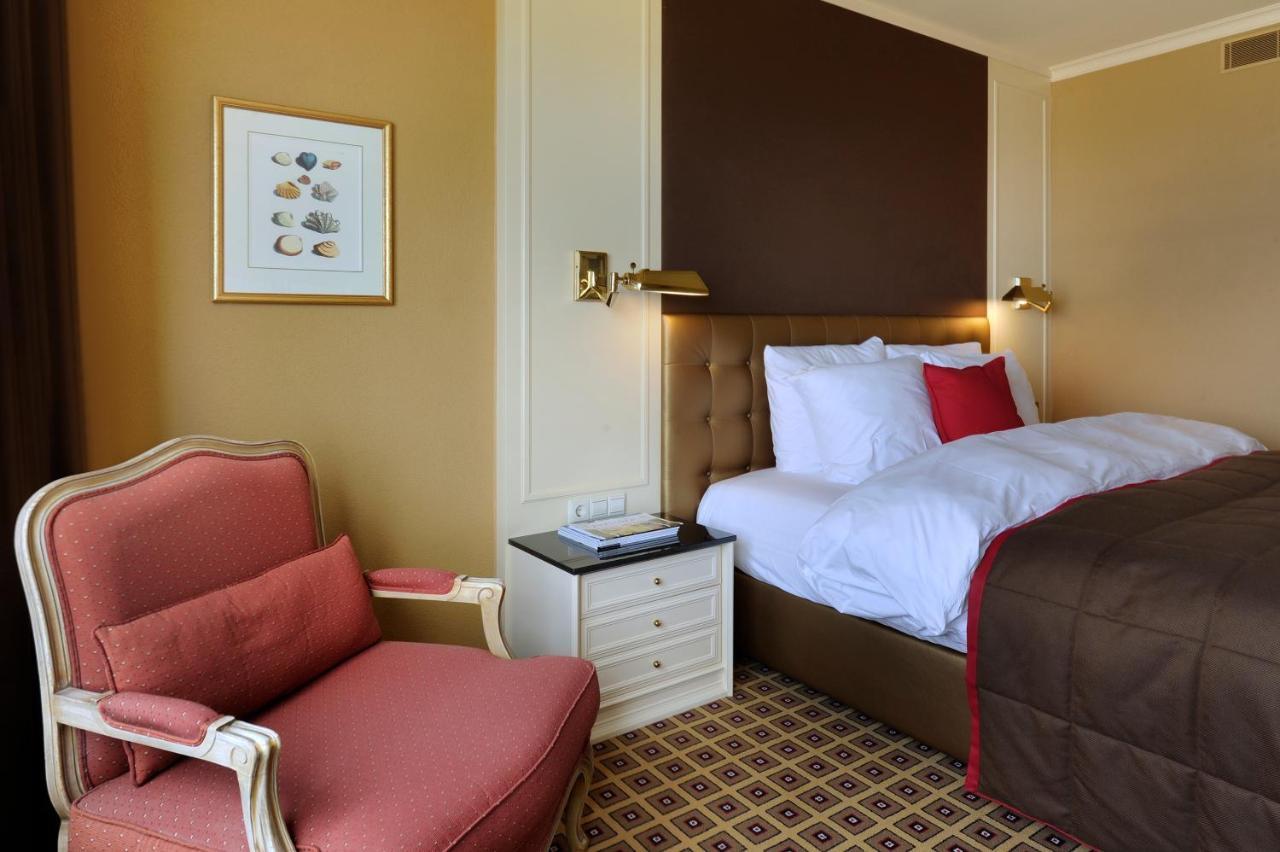 Grand Hotel Huis Ter Duin ノールトウェイク エクステリア 写真 A room at the hotel
